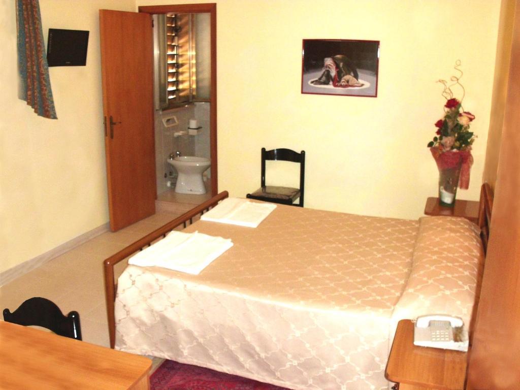 Hotel Ristorante Cordial Комизо Номер фото
